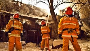 Спасатели подчеркивают, что главные причины пожаров – человеческая невнимательность и пренебрежение правилами безопасности