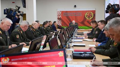 Александр Лукашенко поручил проинформировать общественность о складывающейся военно-политической обстановке