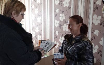 Специалисты Крупского ТЦСОН проводят беседы в рамках акций «Дружим с Законом!» и «Безопасность в каждый дом»