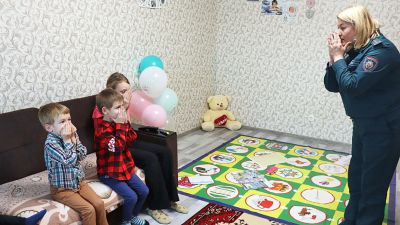 Спасатели Крупского РОЧС посетили многодетные семьи с обучающей программой