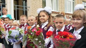 Председатель Крупского райисполкома посетил День знаний в Холопеничской средней школе (фото)