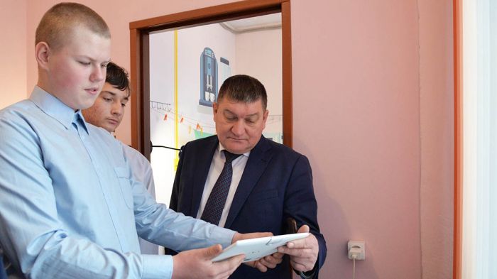 Председатель Крупского райисполкома вместе с юными крупчанами посетил районный центр безопасности