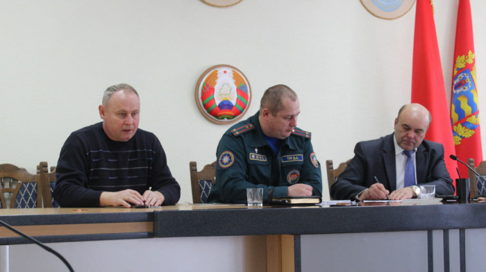 В Крупках провели внеочередное заседание комиссии по чрезвычайным ситуациям