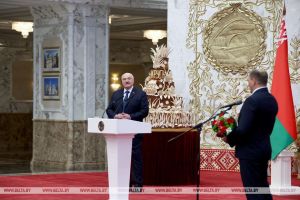 Александр Лукашенко вручил государственные награды передовикам агропромышленного комплекса