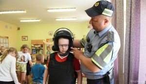 Крупские госавтоинспекторы с акцией «Школа дорожной безопасности» побывали в Худовецкой СШ