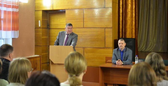 Председатель райисполкома встретился с коллективом Крупского районного центра по обеспечению деятельности бюджетных организаций
