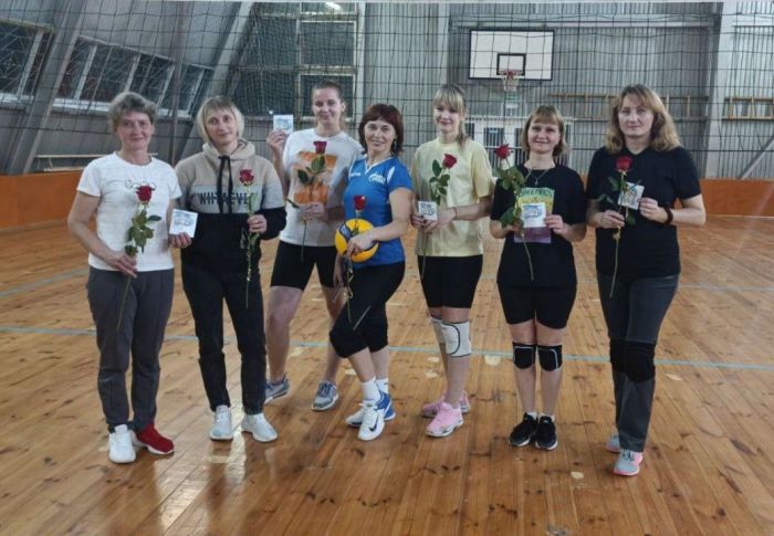 В городском ФОКе прошел турнир по волейболу, посвященный Дню матери