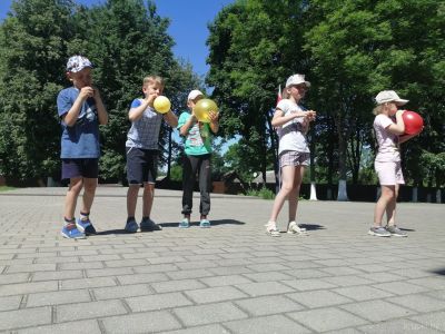 Крупский районный Центр культуры проводит подвижные игры на свежем воздухе для детей