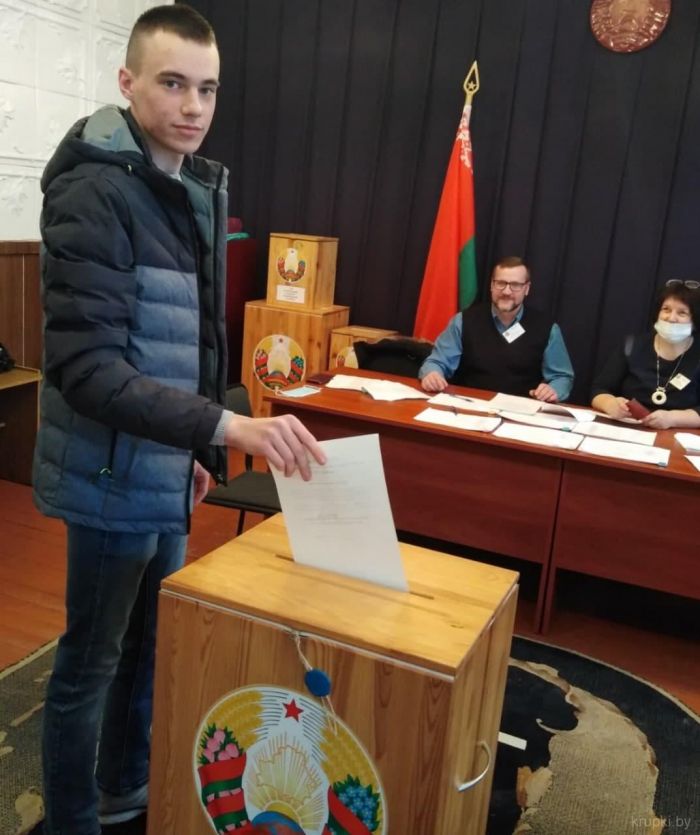 На участке для голосования № 14 200-м голосующим стал Илья Батраков
