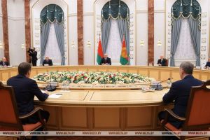 Лукашенко заявил о полной деградации международных структур - от ОБСЕ до Красного Креста