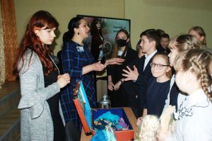 Крупские школьники встретились с белорусской детской писательницей (фото)
