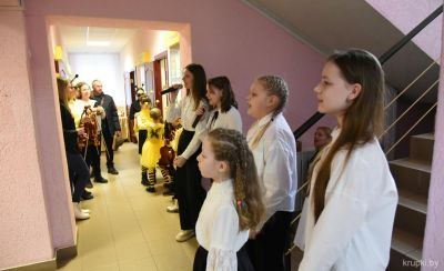 На участке для голосования № 20 в ООО «Амкодор-Можа» показали яркую концертную программу