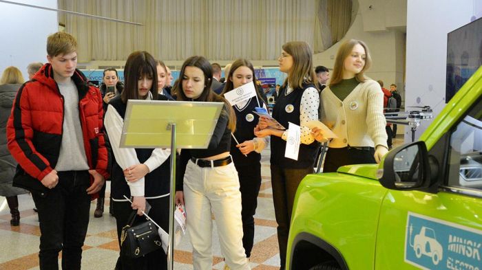 Более 20 крупских школьников посетили выставку «Беларусь интеллектуальная» (фото)