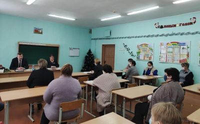 В Ухвальской средней школе обсудили проект изменений и дополнений Конституции