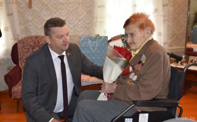Руководство района с поздравительным визитом побывало у Екатерины Здоровцовой