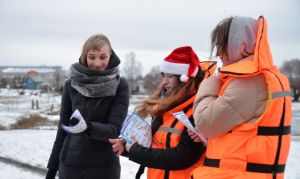 Молодежь совместно со спасателями предупредили крупчан об опасности тонкого льда