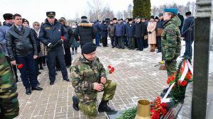 У памятника воинам-интернационалистам в Крупках состоялся митинг-реквием