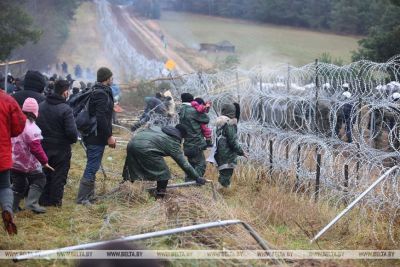 На границе Беларуси с Польшей находятся более 2 тыс. беженцев