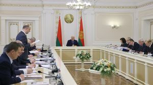 Лукашенко: меры по противодействию выводу капитала из Беларуси должны включаться молниеносно