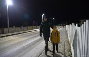 Вдоль тротуара и проезжей части по ул. Черняховского появилось 10 новых фонарей
