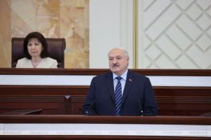 Лукашенко ждет от новых парламентариев активности и жесткого отпора оппонентам