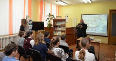 Протоиерей Николай Гмир побеседовал с юными читателями и сотрудниками биб­лиотеки