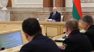 Лукашенко министру МЧС: &quot;Понятно, площадками, патриотическим воспитанием и еще комиссиями ударим по пожарам. Пустота никому не нужная. Что тут согласовывать?&quot;