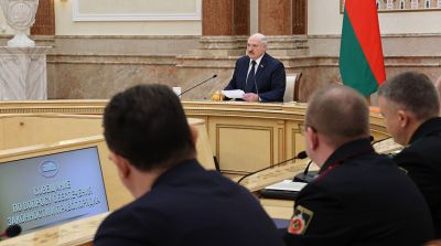 Лукашенко министру МЧС: &quot;Понятно, площадками, патриотическим воспитанием и еще комиссиями ударим по пожарам. Пустота никому не нужная. Что тут согласовывать?&quot;