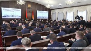 Александр Лукашенко на заседании Совета Министров расставил акценты для аграриев. Спросили мнение крупчан