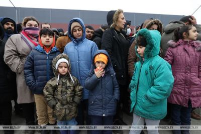 Лукашенко приехал к беженцам в ТЛЦ возле &quot;Брузгов&quot;
