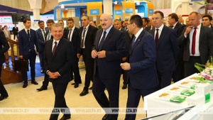 Лукашенко приглашает узбекистанские предприятия активнее работать на белорусском рынке