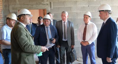 Председатель Миноблисполкома Александр Турчин ознакомился с ходом реконструкции СШ № 1 в Крупках