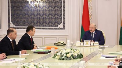 Зарплата и денежное довольствие работников бюджетной сферы стали темой совещания у Президента Беларуси Александра Лукашенко