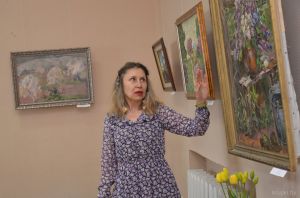 В Крупках открылась выставка художника Бориса Аракчеева «Был месяц май»