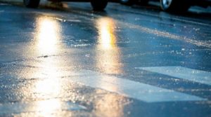 ГАИ призывает водителей быть предельно осторожными из-за заморозков и гололедицы