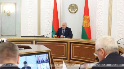 Лукашенко поручил КГК выборочно проверить по стране готовность уборочной техники