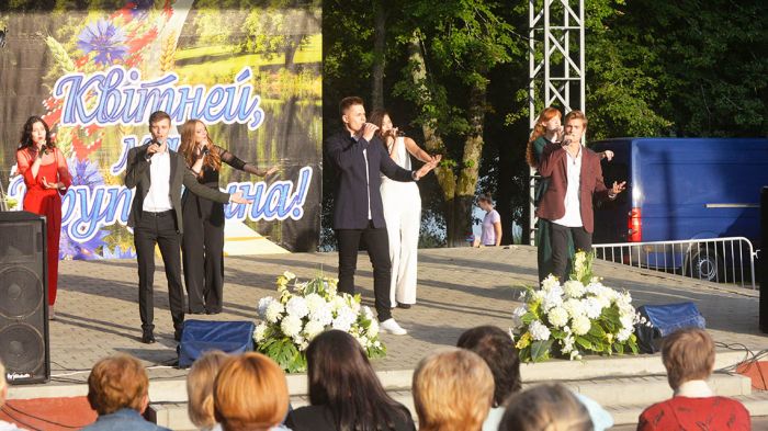 В Крупках с успехом прошел концерт звезд белорусской эстрады «Моя Родина! Моя Беларусь!» (фото)