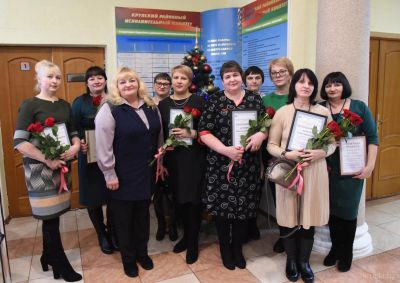 Лучшие финансисты и работники соцзащиты Крупского района получили награды