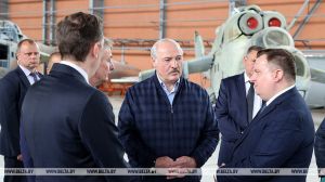 Александр Лукашенко посетил Оршанский авиаремонтный завод