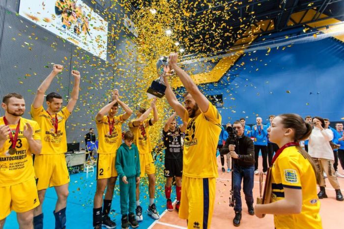Александр Турчин поздравил волейбольный клуб «Шахтер» с победой в Кубке Беларуси
