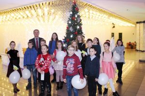 «Главная елочка страны» порадовала детей из Минской области