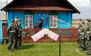 В деревне Колос открыли мемориальную доску, где родился Грязновский Василий Петрович