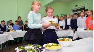 Праздник салатов и овощей провели в Колосовской средней школе (фото)