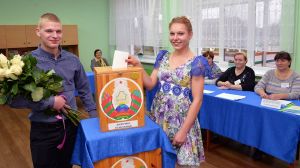 Две пары крупчан-молодоженов в день свадьбы проголосовали на выборах депутата Палаты представителей