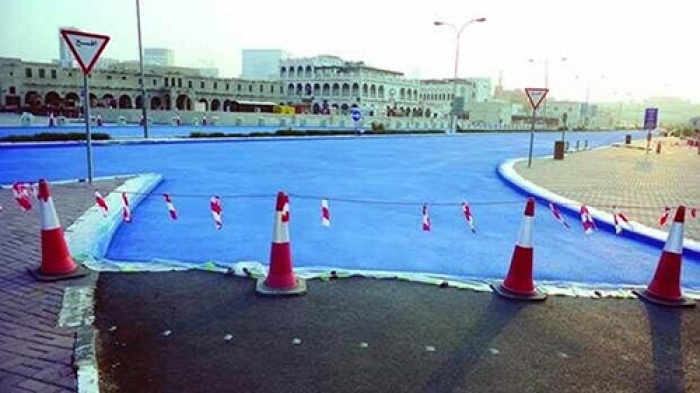 В Катаре перекрашивают центральную улицу в голубой цвет
