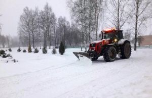 В Крупском районе продолжается уборка снега
