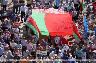 Два года назад на площади Независимости в Минске люди собрались на митинг в поддержку мира и спокойствия в Беларуси