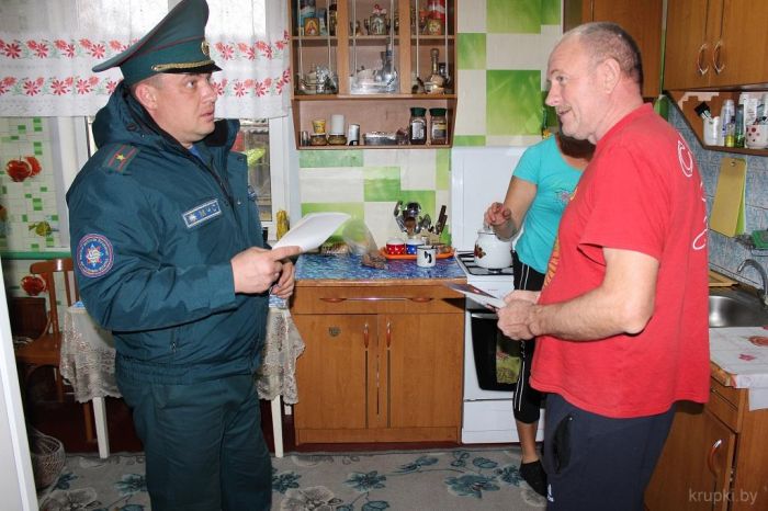 Работники Крупского РОЧС проверили городские домовладения, а также Октябрьского и Ухвальского сельсоветов