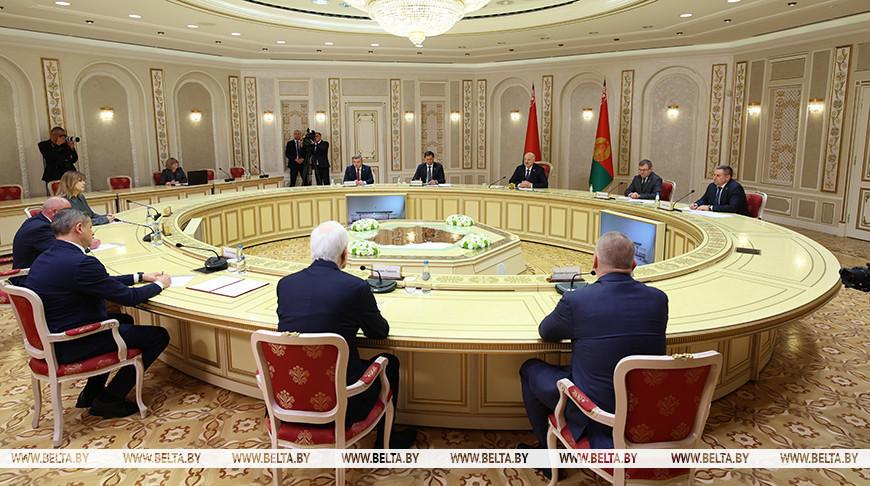 Лукашенко ставит задачу во что бы то ни стало преодолеть планку в $1 млрд в торговле с Брянской областью