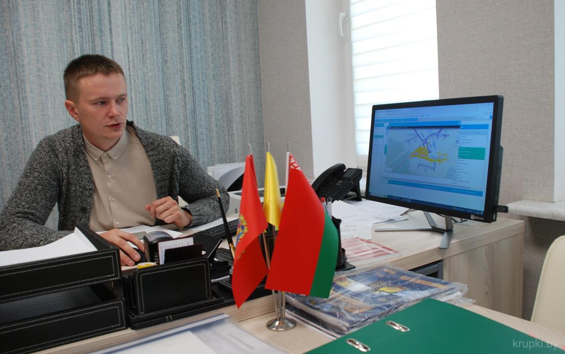 Главный инженер Сергей КОРОТКИЙ рассказывает и показывает, как работает компьютерная система онлайн-контроля. 